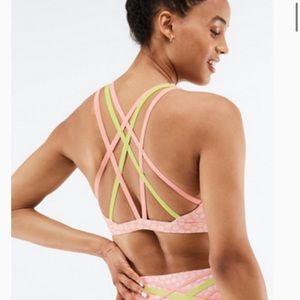 Fabletics Boost Medium-Impact Sports Bra (Porter Daisy/Multi) - Size M